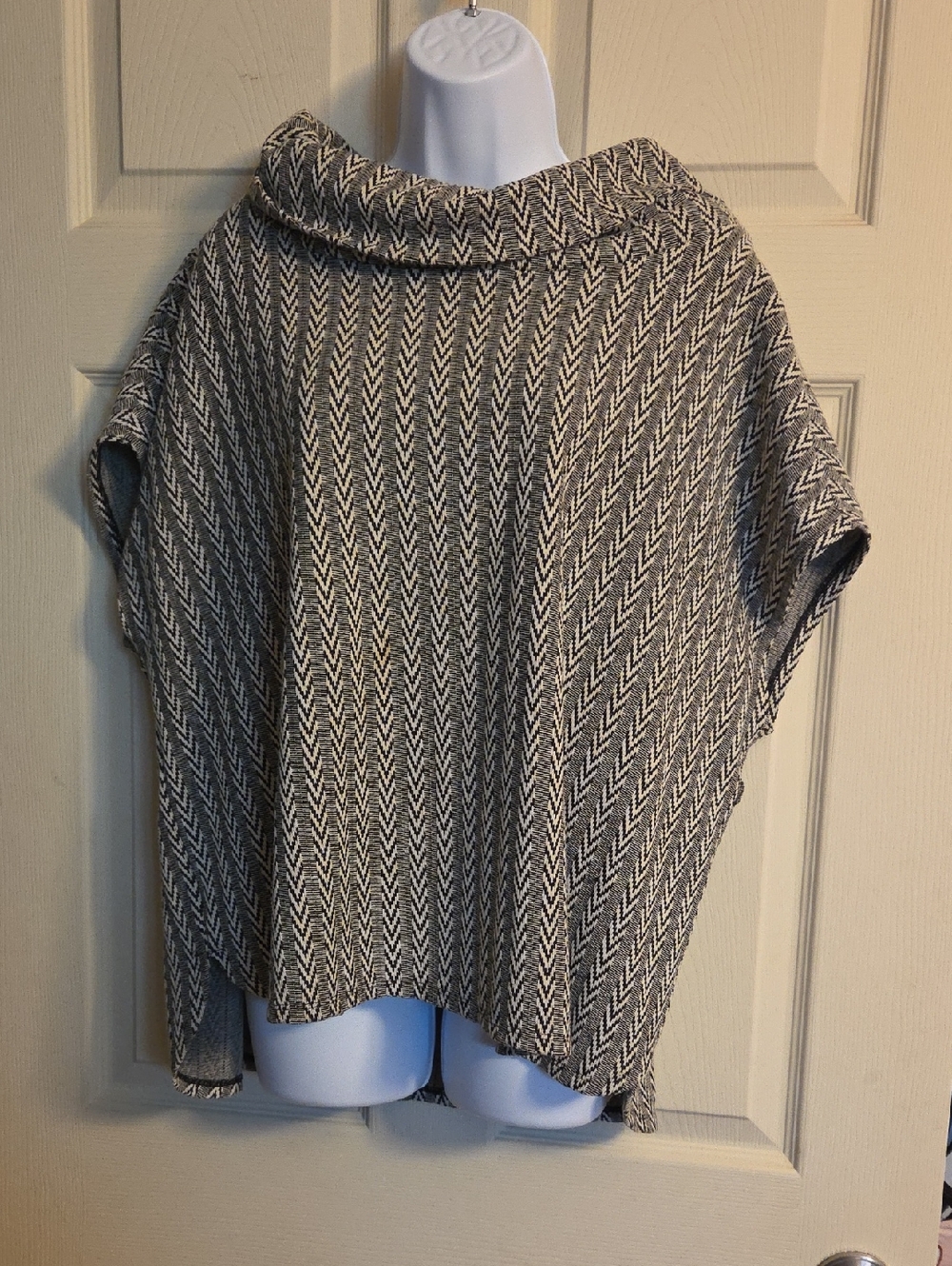 Chaus Herringbone Short Sleeve Cowl-Neck Sweater Size XL